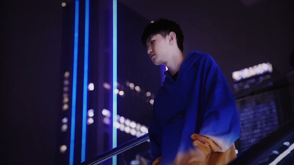右手拇指