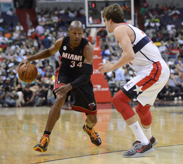 他不仅一再 他不仅一再